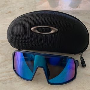 New never worn Oakley sutro sunglasses